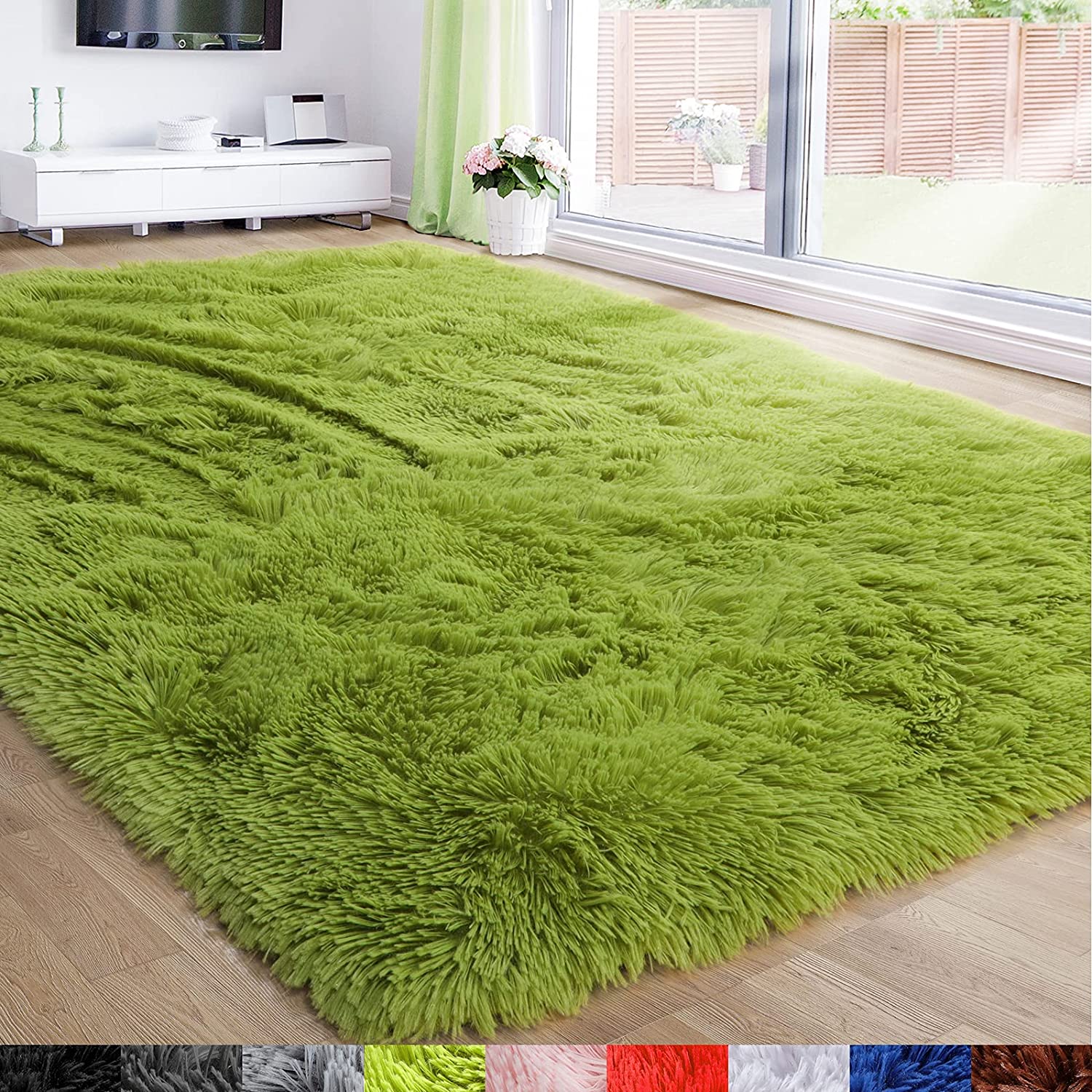 Grass green rug, 4 x 6 ft.